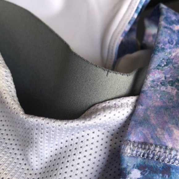 NIKE (L) Training Br - Picture 10 of 12